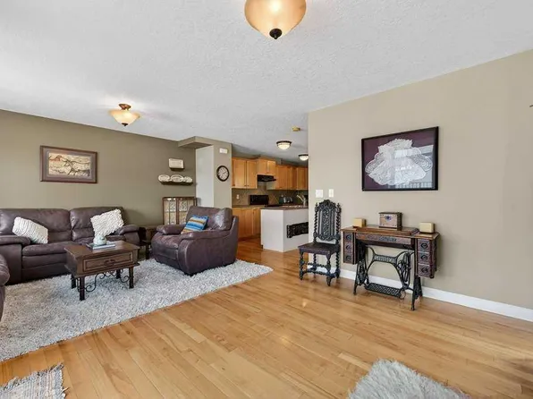 2412 N Kensington Rd NW #2, Calgary, AB T2N 3S1