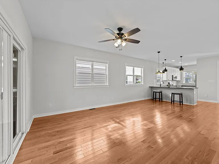 536 E Lenoir St — Photo 12