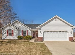 319 Brentwood Dr, Pinckney, MI