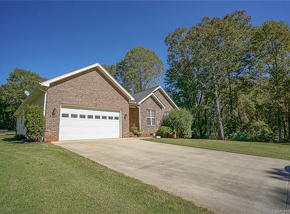 5th image of 3505 Cambridge Pl