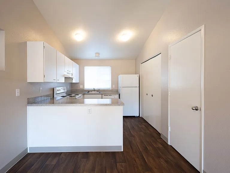 1401 N Springbrook Rd — Photo 3