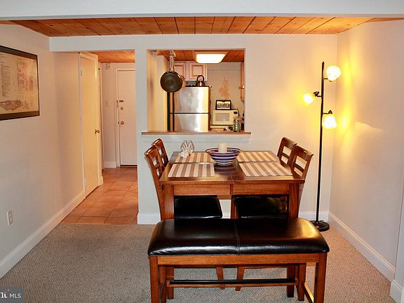 5th image of 870 N 28th St APT 213