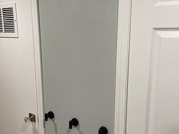 Lots of hooks for coats and clothes