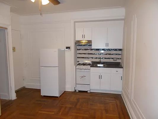 1st image of 400 Lincoln Pl APT 1A