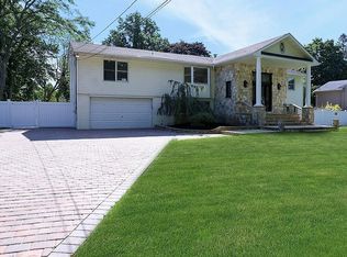 3 Olmstead Ln, East Northport, NY 11731
