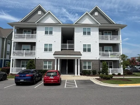 1733 Dromolin St #205, Virginia Beach, VA 23456