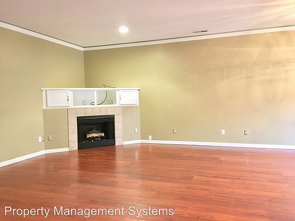 5th image of 3079 SE Merriweather Dr