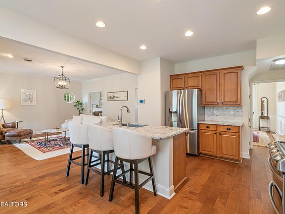 3rd image of 4525 French Lace Ln