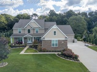 1027 Xanadu Ct, Brighton, MI 48114