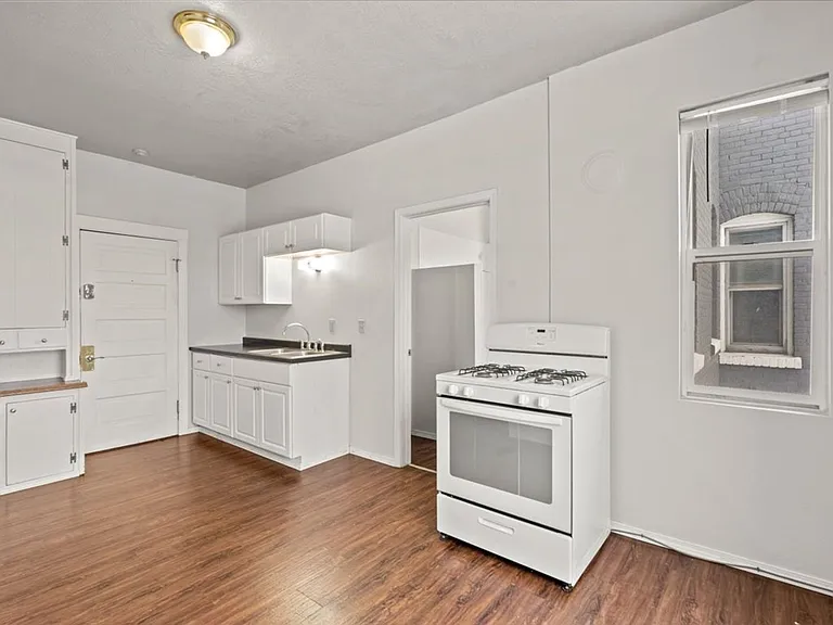 1221 N Monroe St — Photo 22