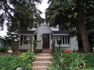 1827 Carl St, Lauderdale, MN 55113