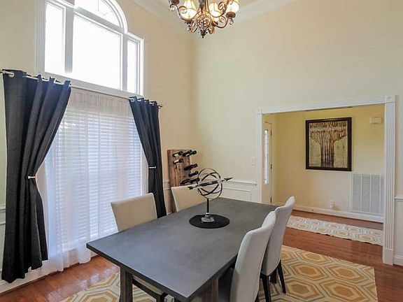 4th image of 3231 Quincy Ln