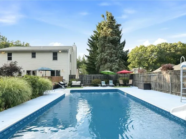 151 Rome Dr, Cranston, RI 02921
