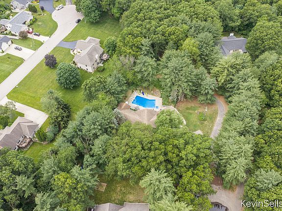 3rd image of 7710 Cascade Pines Dr SE