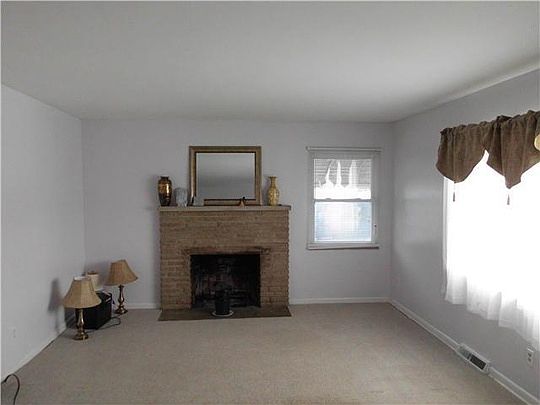 3rd image of 2987 Voeller Cir