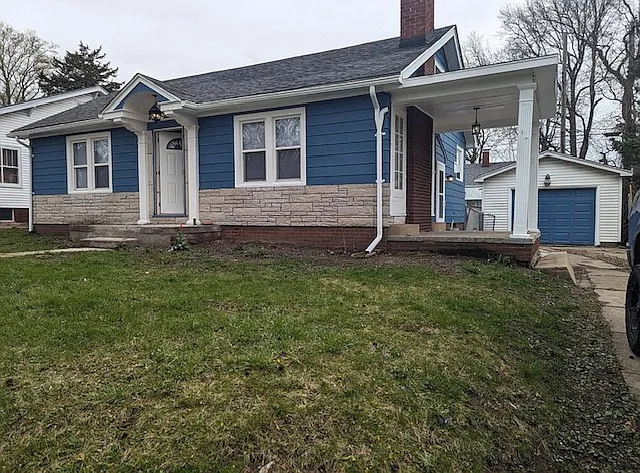 1044 W Packard St