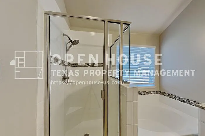621 Soledad St — Photo 12