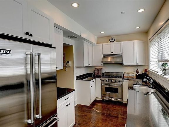 3rd image of 423 Hope St Unit A