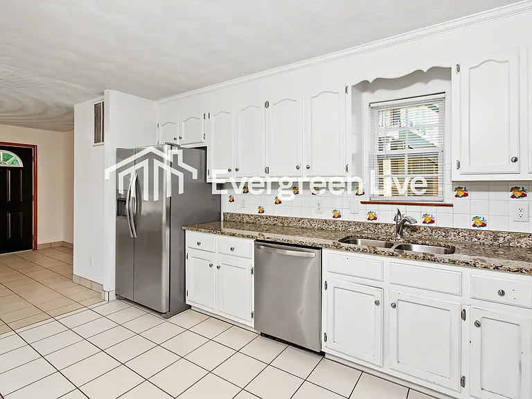 1417 Martin Ave — Photo 6