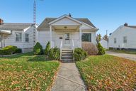 Bentley Dr-S1511-001.jpg