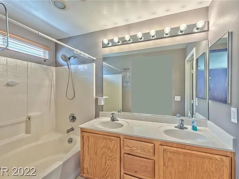 9501 Wooded Heights Ave — Photo 10
