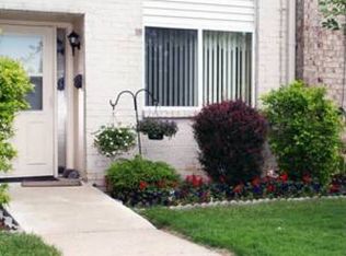 3734 Camelot Dr SE, Grand Rapids, MI 49546
