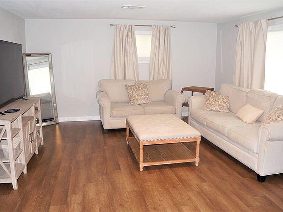 4th image of 200 Elaine Dr