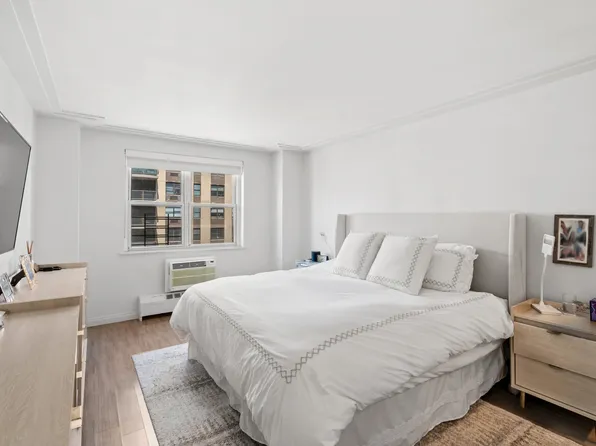 340 East 80th Street image 10 of 12