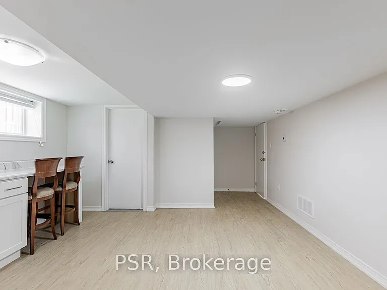 41 Fairholme Ave #BASEMENT — Photo 6