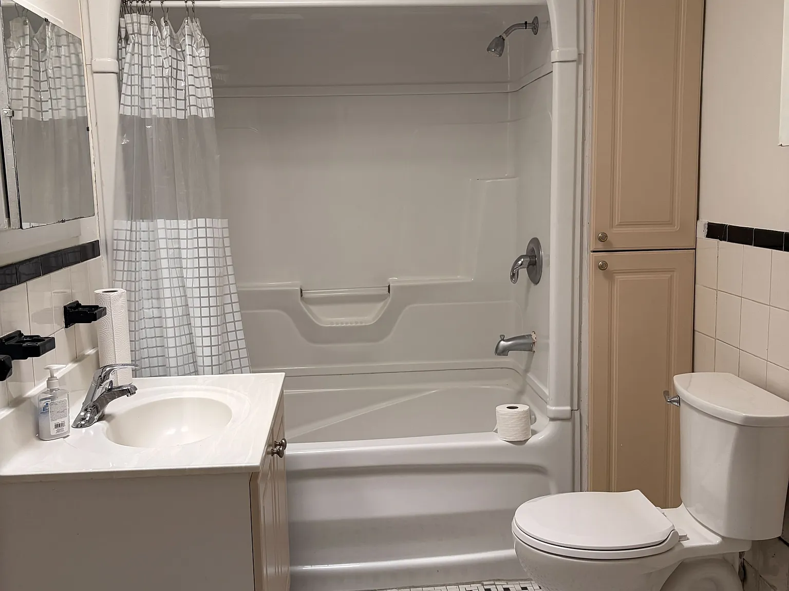 3 bed, $2,400 — Photo 4