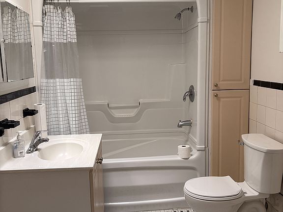 4th image of 5084 Dundas St W Unit 2