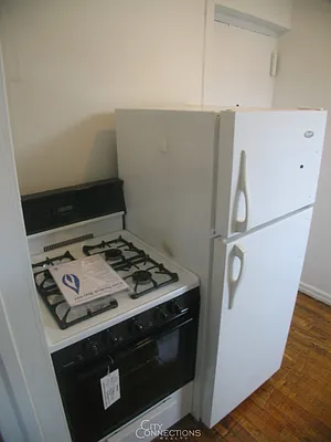 Rented by City Connections Realty | media 8