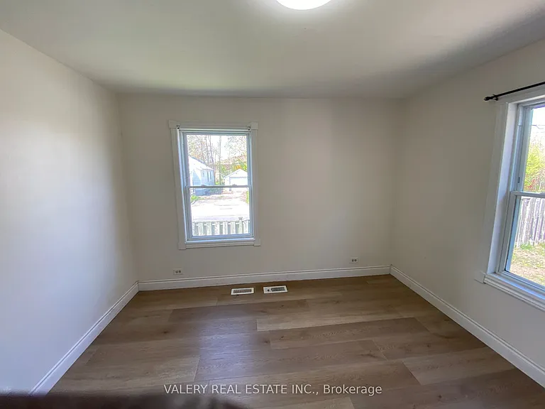 374 Edmonton St #MAIN — Photo 30