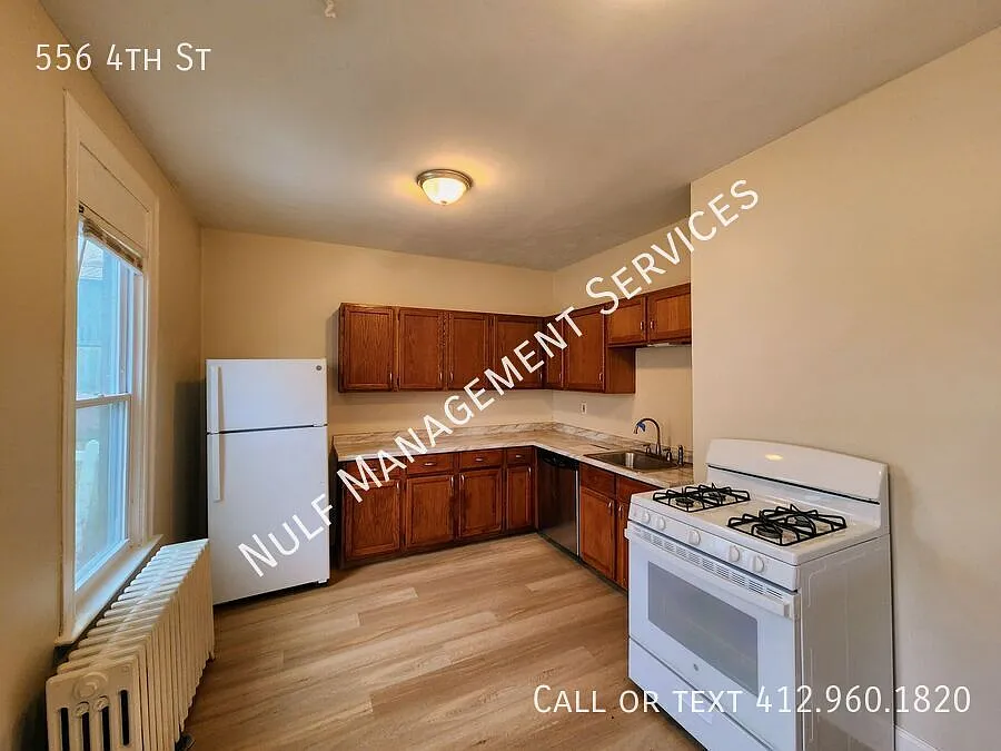 556 4th St photo 1