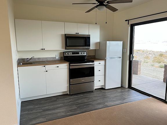 Studio kitchen. Full size range and microwave