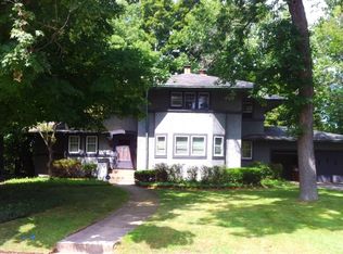 976 Riverside Dr, South Bend, IN 46616