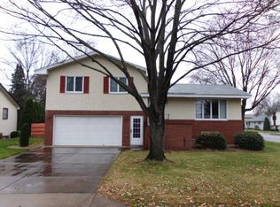 806 Holt Ave NW, Elk River, MN 55330