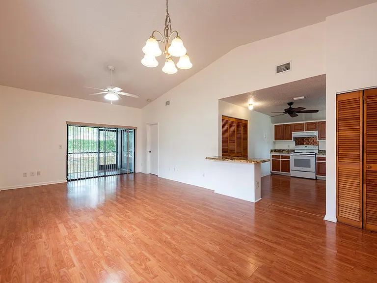 9641 Riverside Dr #F1 — Photo 21