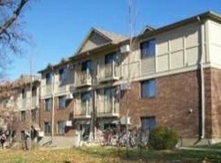 806 E College St APT 17, Iowa City, IA 52240