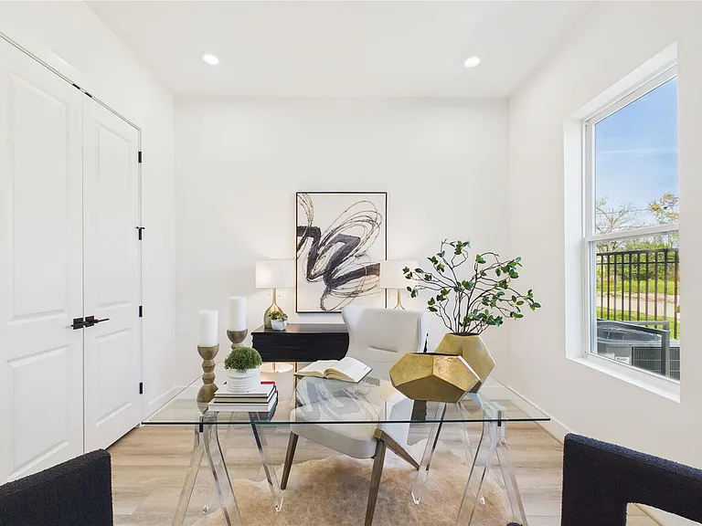 2421 Harrington St — Photo 14
