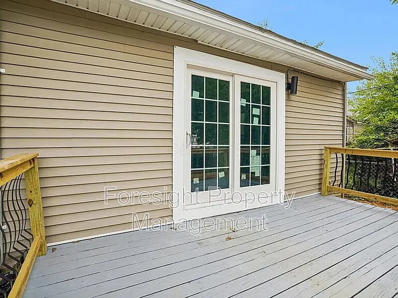 3 bed, 2.0 bath, 1338 sqft, $2,595 — Photo 3