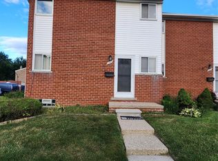 8665 Sterling St, Center Line, MI 48015