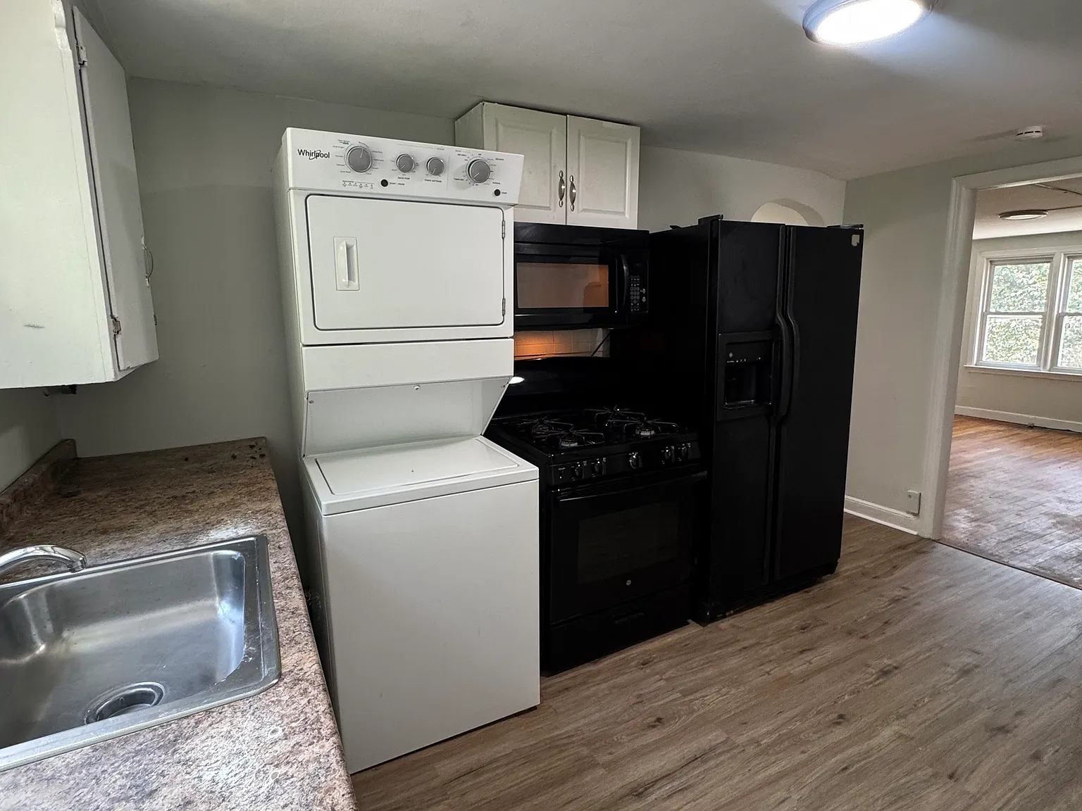 2 bed, 1.0 bath, 3046 sqft, $1,700 — Photo 4