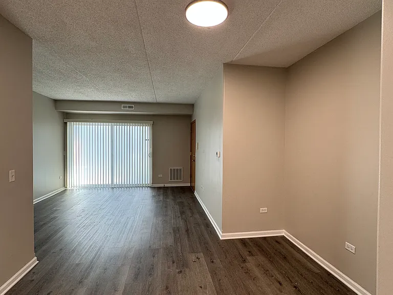 5045 N Northwest Hwy #201 — Photo 11