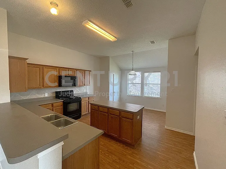 1616 Logan Dr — Photo 14