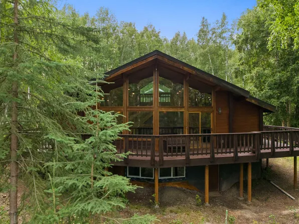 726 Goldfinch Rd, Fairbanks, AK 99709