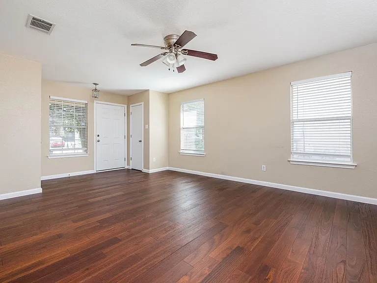 190 Quarter Ave — Photo 6
