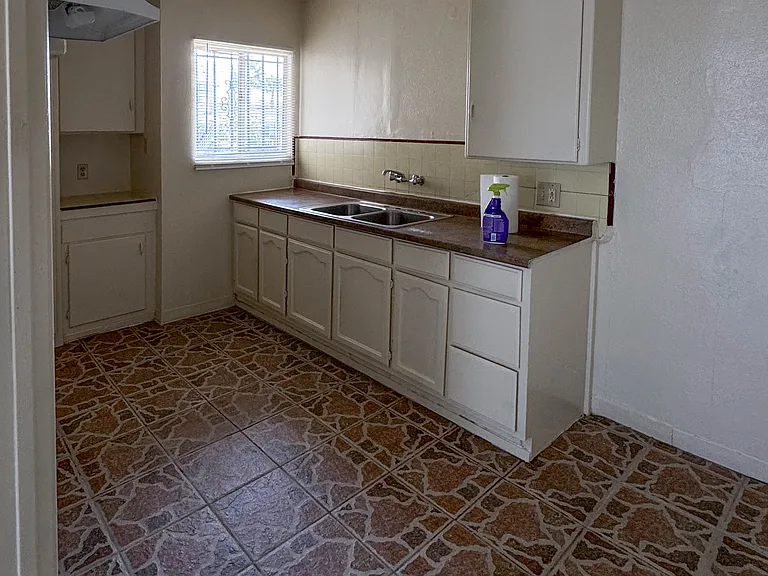 6515 S Victoria Ave #3 — Photo 9