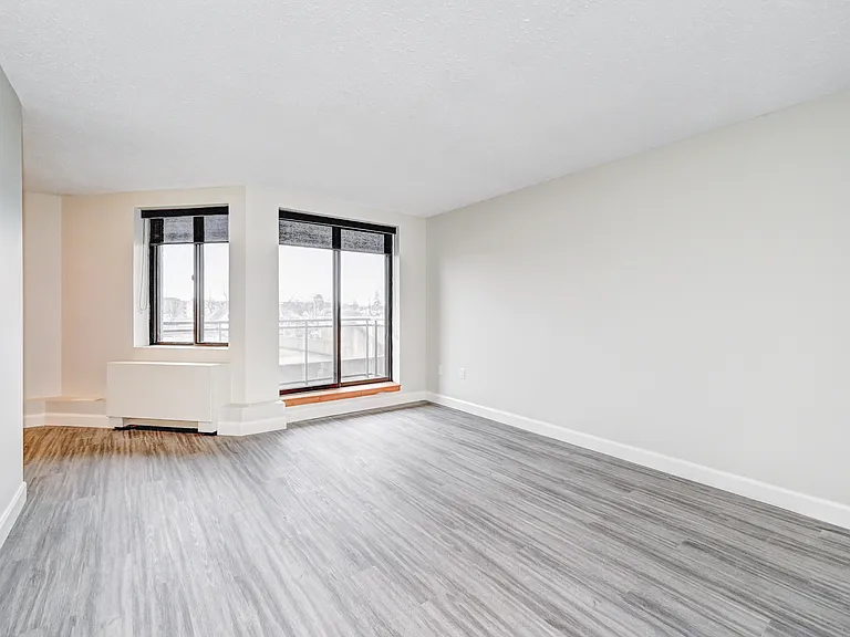 294 Talbot St — Photo 14