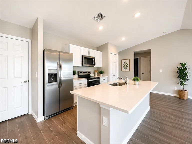 2728 NE 5th Place Cpe — Photo 12
